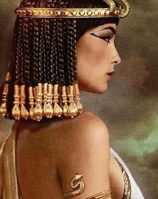 Cleopatra’s Gold – The ancient secret behind a royal glow